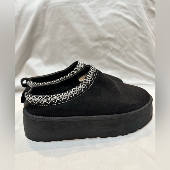 Mudd Stormy Platform Clog in Black - Picture 4 of 13